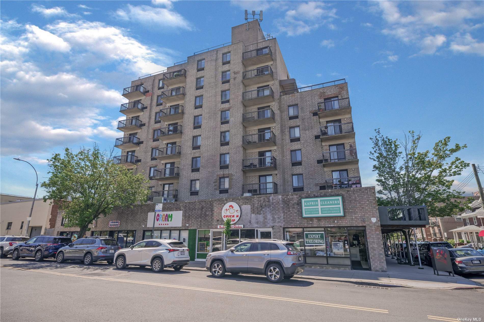 Property for Sale at 21302 42nd Avenue 4E, Bayside, Queens, NY - Bedrooms: 2 
Bathrooms: 2 
Rooms: 5  - $709,000