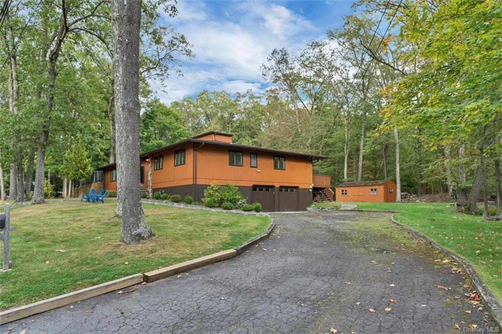 Property for Sale at 11 Cliff Court, Monroe, New York - Bedrooms: 4 
Bathrooms: 3 
Rooms: 8  - $1,199,000