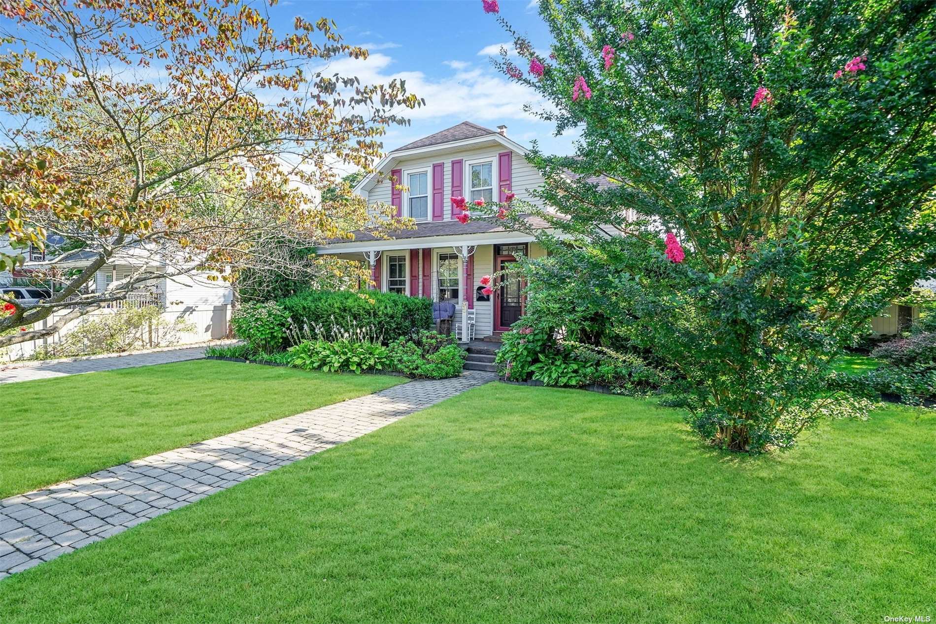 View Islip, NY 11751 house