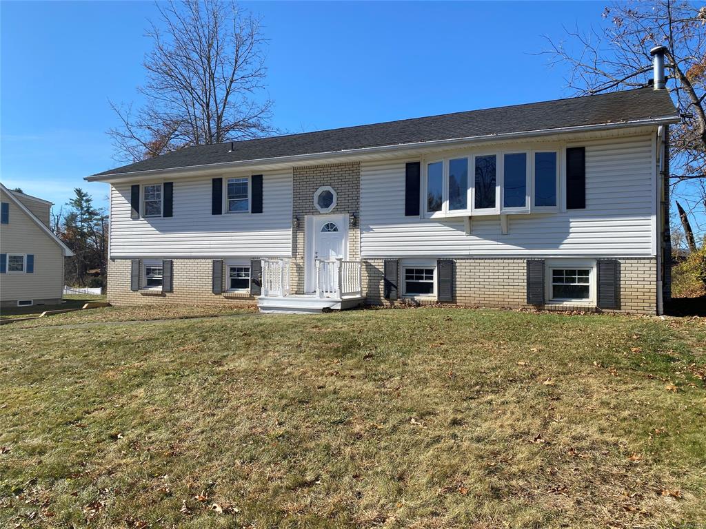 210 East Drive, Hurley, New York - 3 Bedrooms  
3 Bathrooms  
8 Rooms - 