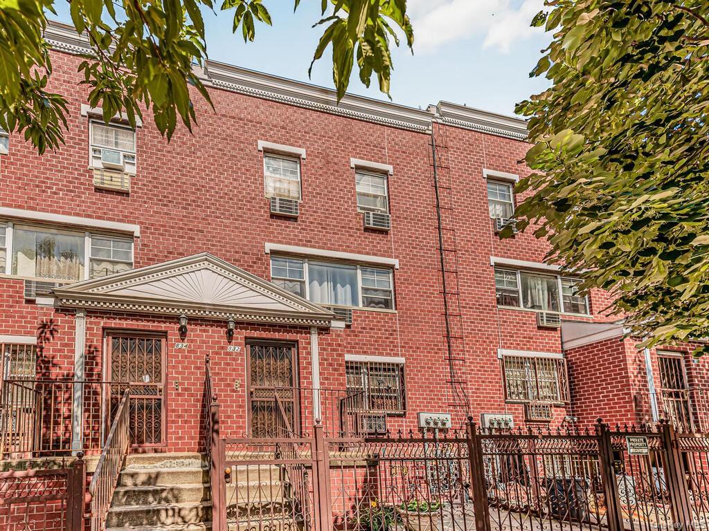 Property for Sale at 832 Bryant Avenue, Bronx, New York - Bedrooms: 7 
Bathrooms: 4  - $999,999