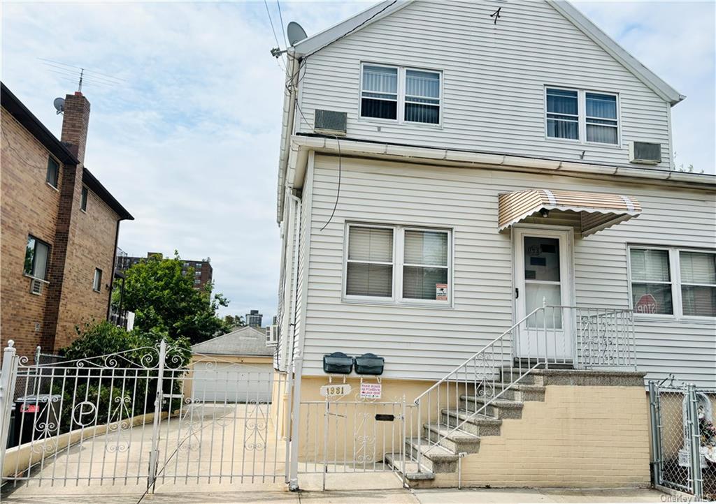 Pilgrim Avenue, Bronx, New York - 4 Bedrooms  
3 Bathrooms - 