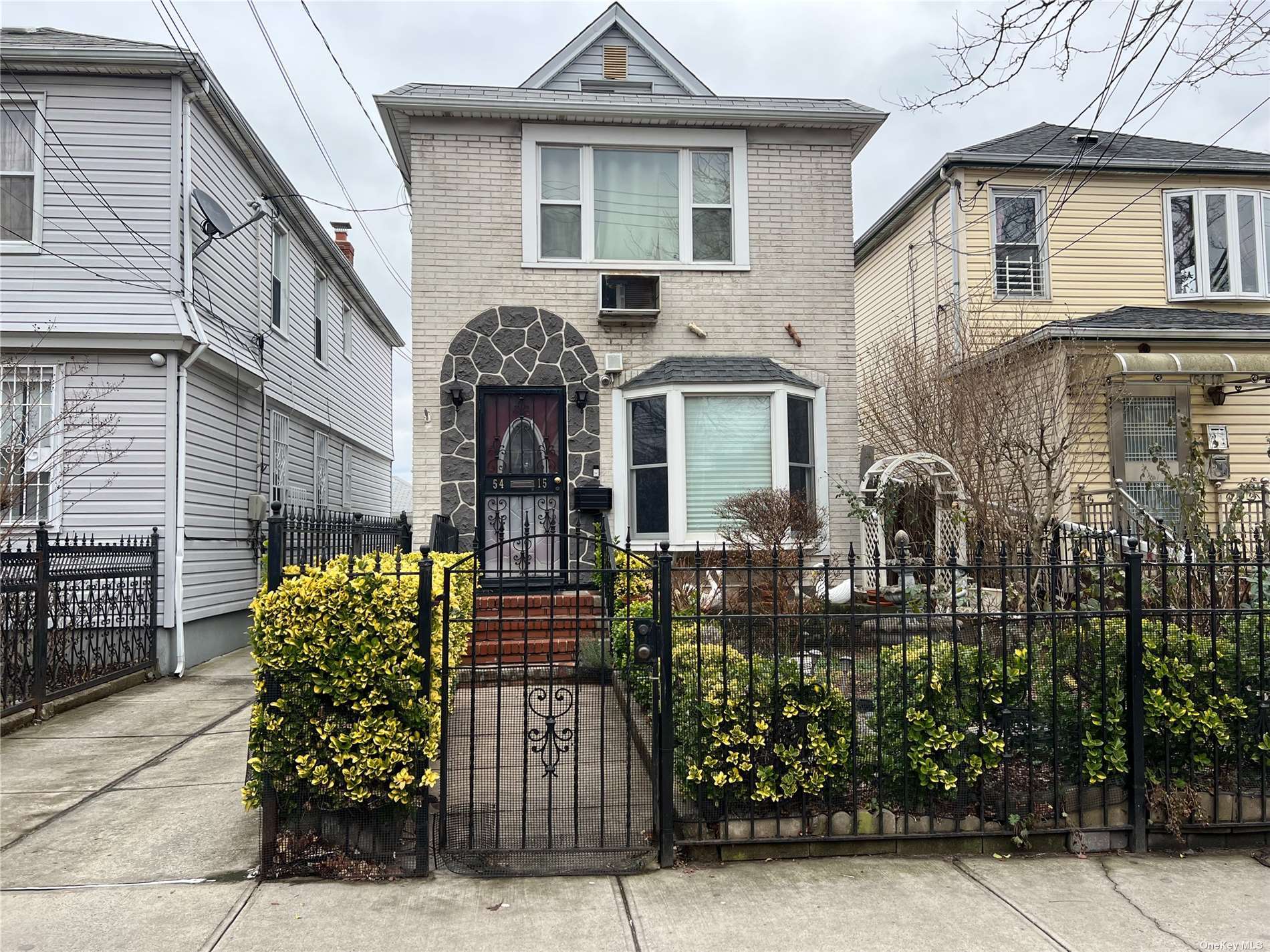 5415 Junction Boulevard, Elmhurst, Queens, NY - 3 Bedrooms  
2 Bathrooms  
9 Rooms - 