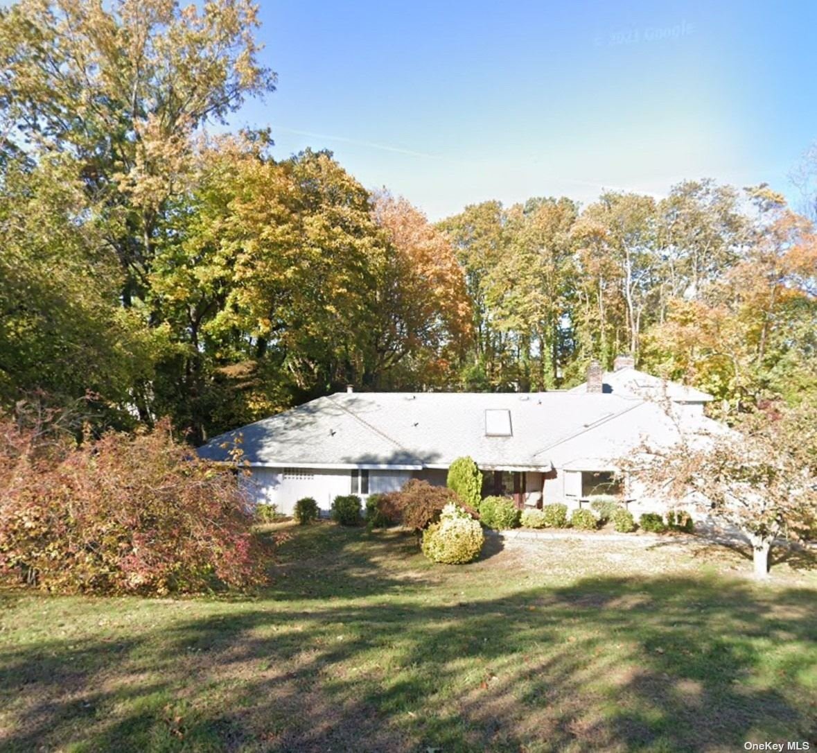 14 Farmers Road, Great Neck, New York image 1