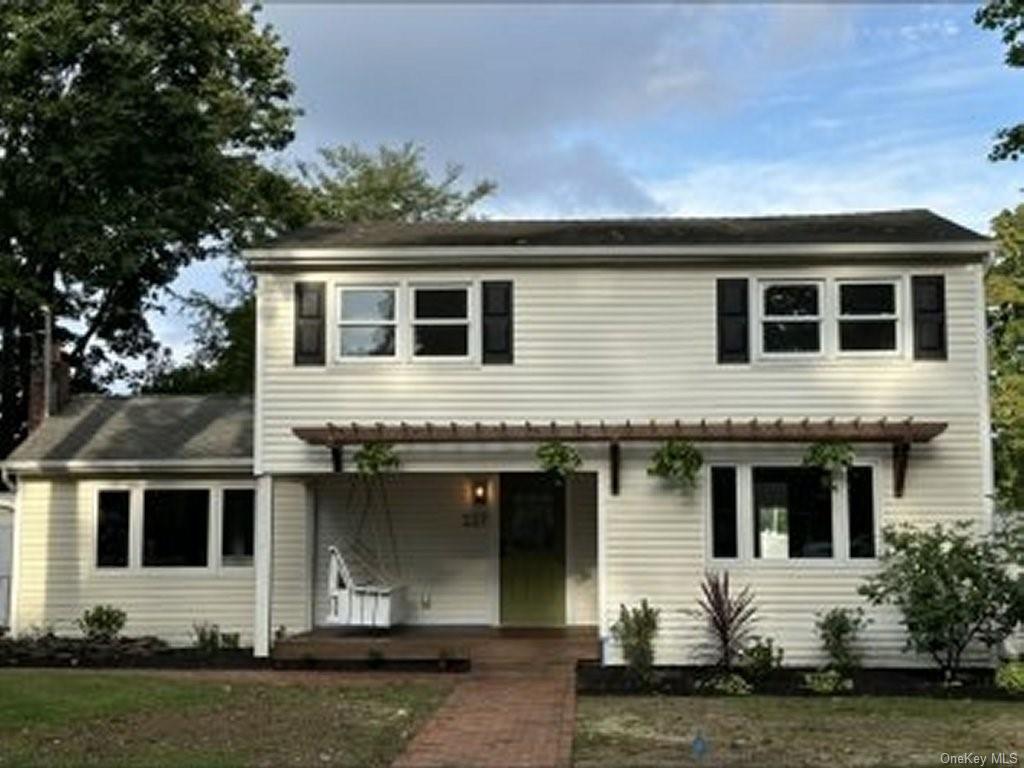 View St. James, NY 11780 house