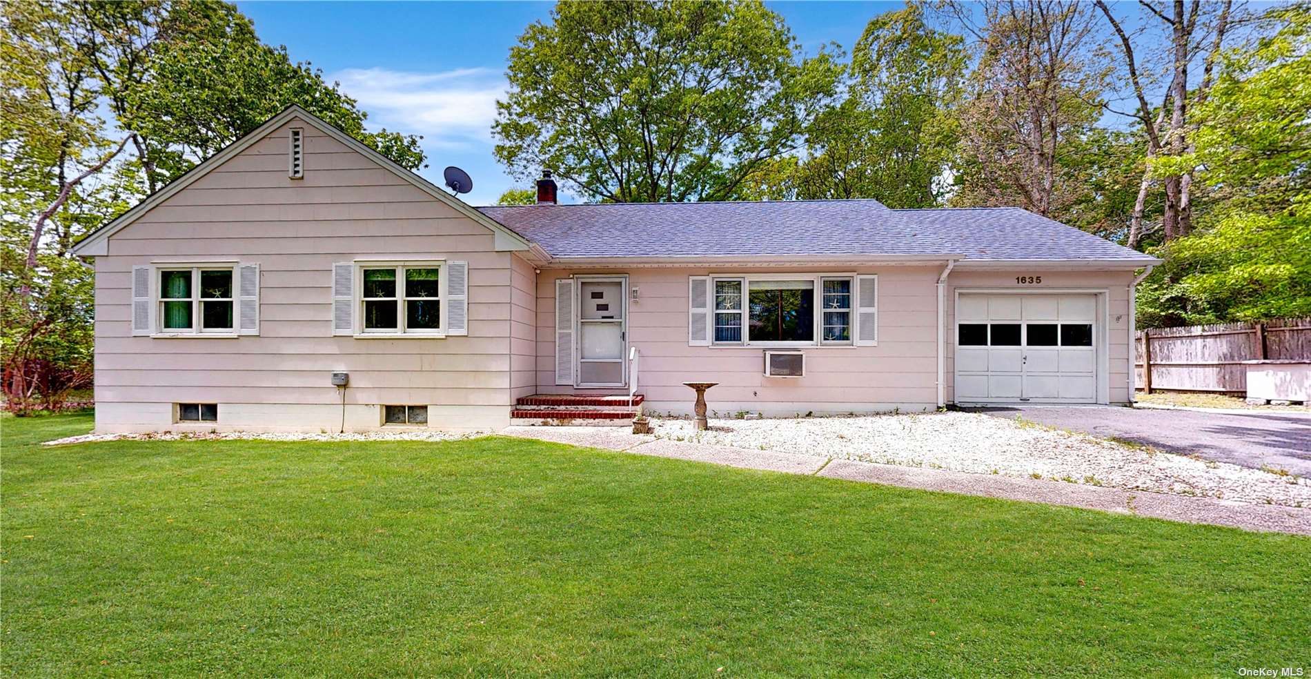 1635 Sagg Road, Sag Harbor, Hamptons, NY - 3 Bedrooms  
2 Bathrooms - 