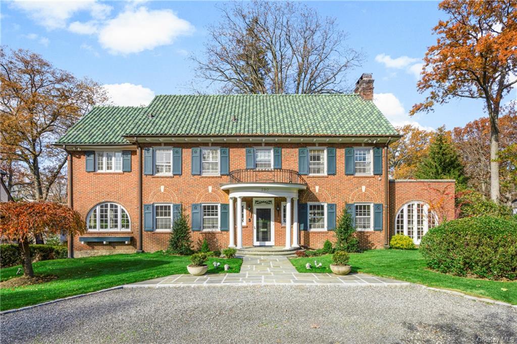 Property for Sale at 290 Overlook Road, New Rochelle, New York - Bedrooms: 7 
Bathrooms: 5 
Rooms: 12  - $2,550,000