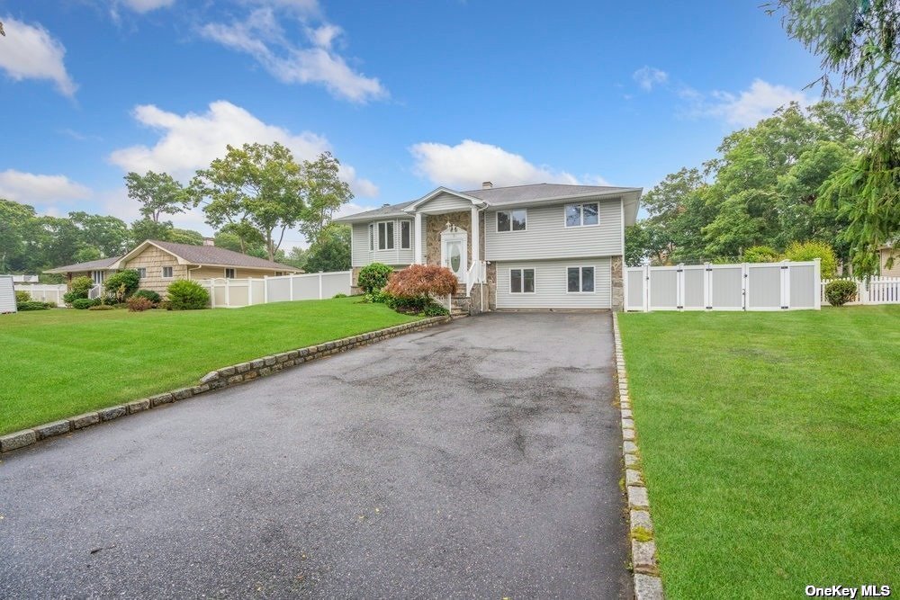 15 Partridge Drive, Commack, New York image 1