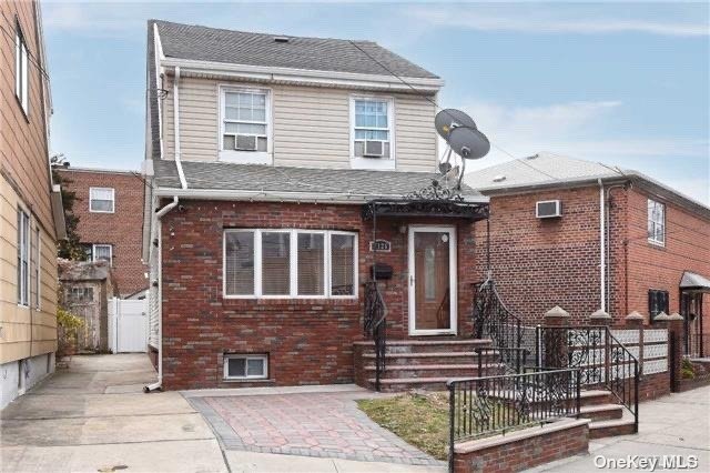 Property for Sale at 7126 58th Avenue, Maspeth, Queens, NY - Bedrooms: 4 
Bathrooms: 3 
Rooms: 8  - $1,190,000