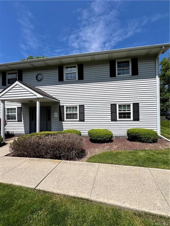 Rental Property at 12 Field Court A, Fishkill, New York - Bedrooms: 2 
Bathrooms: 1 
Rooms: 6  - $1,999 MO.
