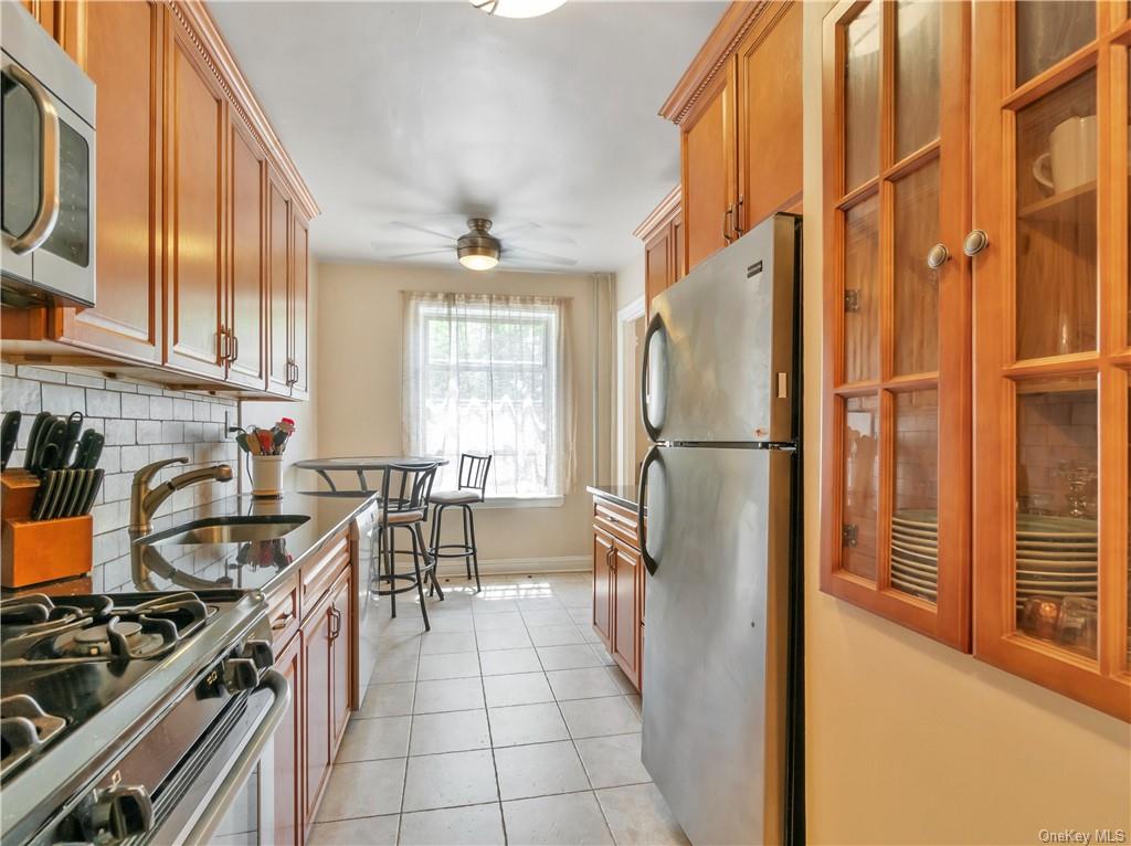 Photo 8 of 16 of 300 S Broadway 4-F co-op property