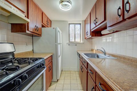 Condo For Sale - 180-16 Wexford Terrace #5D<br/> Queens County, Jamaica Estates, NY 11432