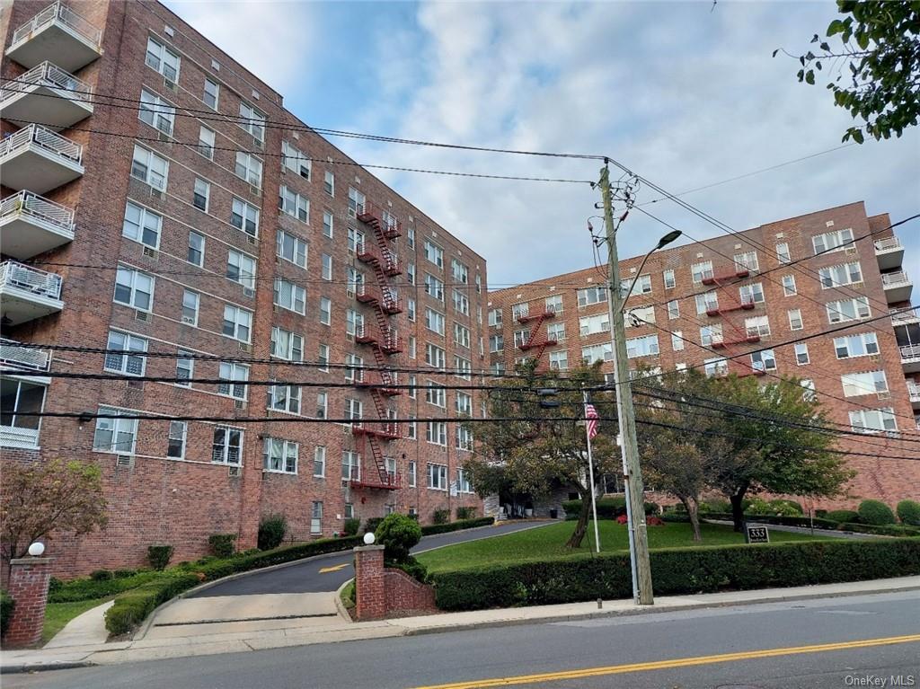 333 Bronx River Road 511, Yonkers, New York - 2 Bedrooms  
1 Bathrooms  
5 Rooms - 