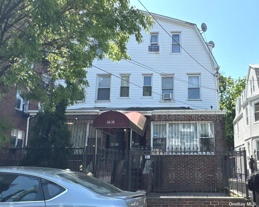 4020 80th Street, Elmhurst, Queens, NY - 5 Bedrooms  
2 Bathrooms  
8 Rooms - 