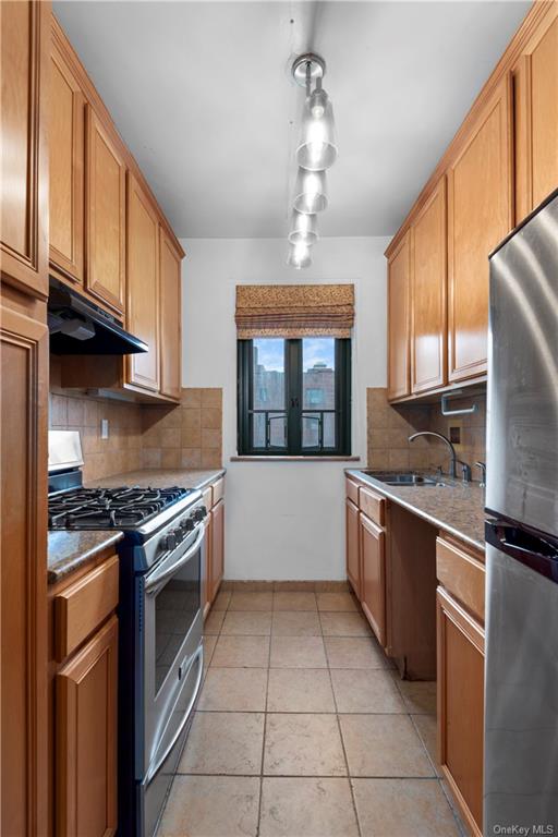 1410 Metropolitan Avenue #6H, New York, New York image 3