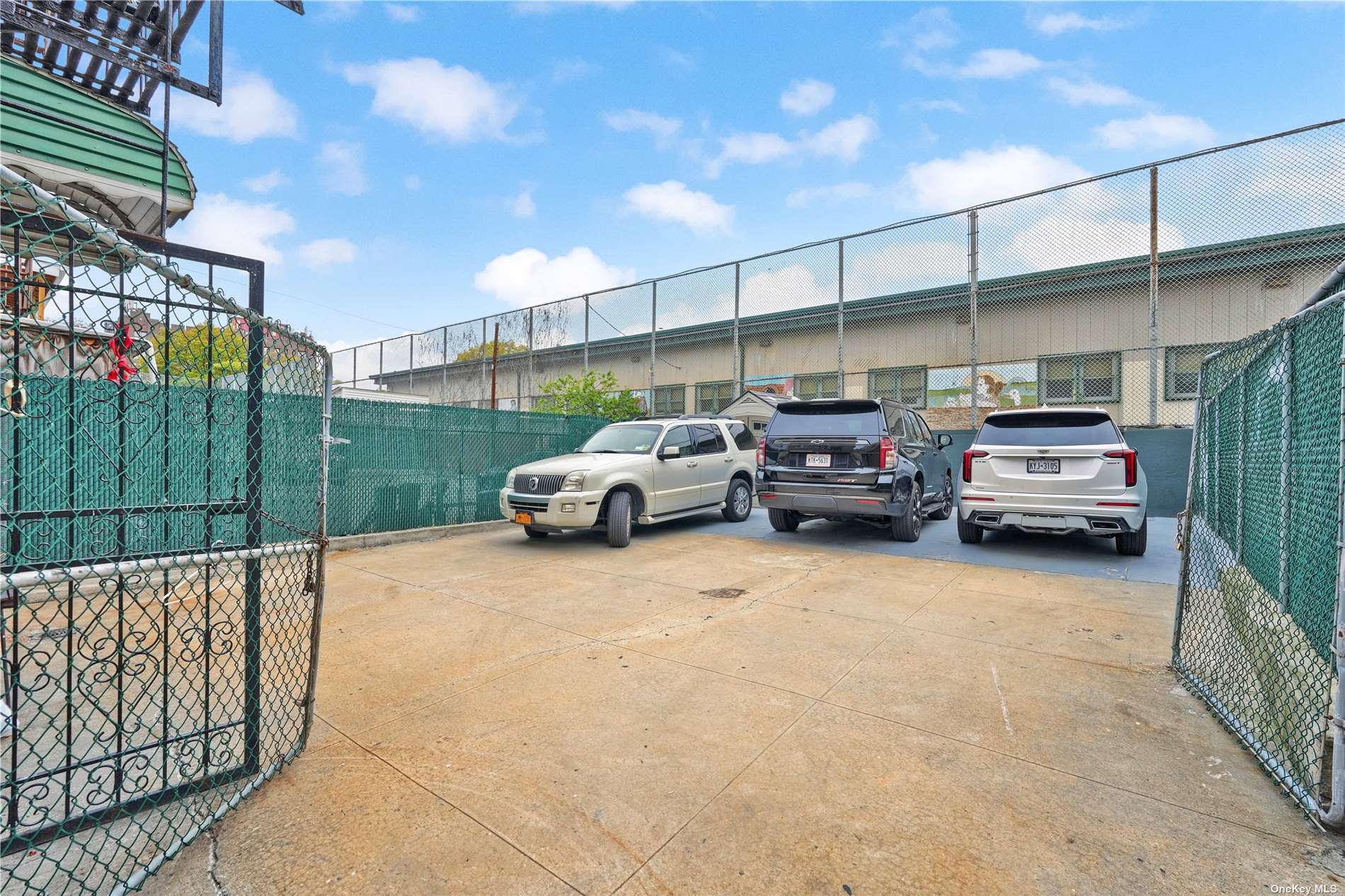 1044 Stratford Avenue