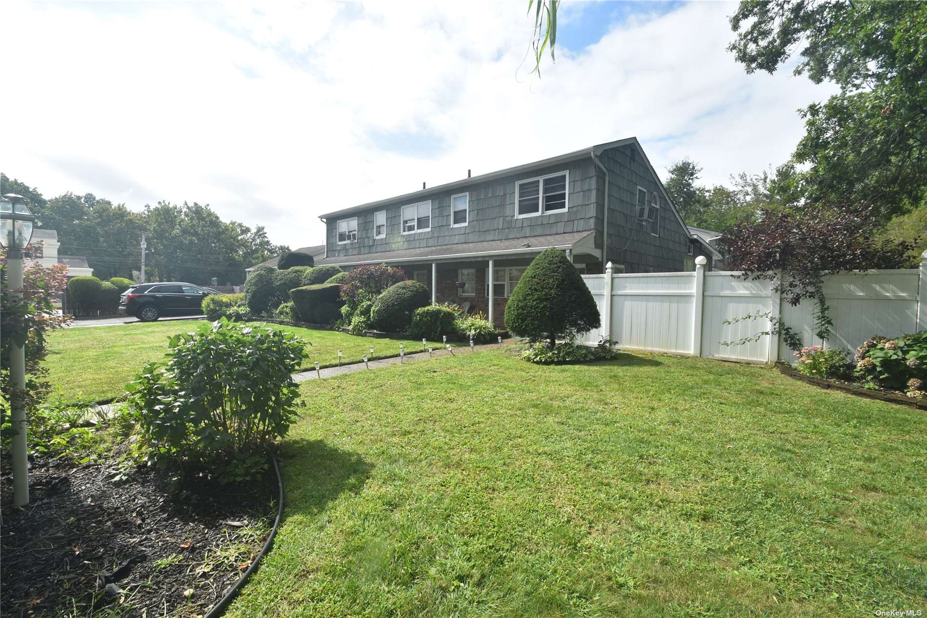 1 Greentree Circle, Westbury, New York image 4