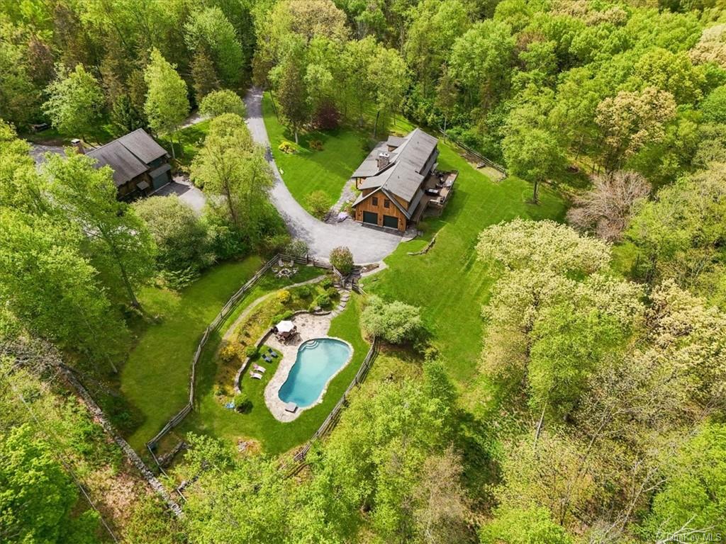 Property for Sale at 57 Cedar Berry Lane, Dover Plains, New York - Bedrooms: 6 
Bathrooms: 5 
Rooms: 16  - $1,495,000