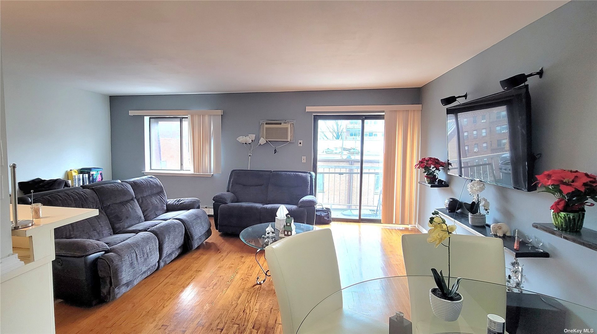 17275 Highland Avenue 3H, Jamaica Estates, Queens, NY - 3 Bedrooms  
2 Bathrooms  
6 Rooms - 