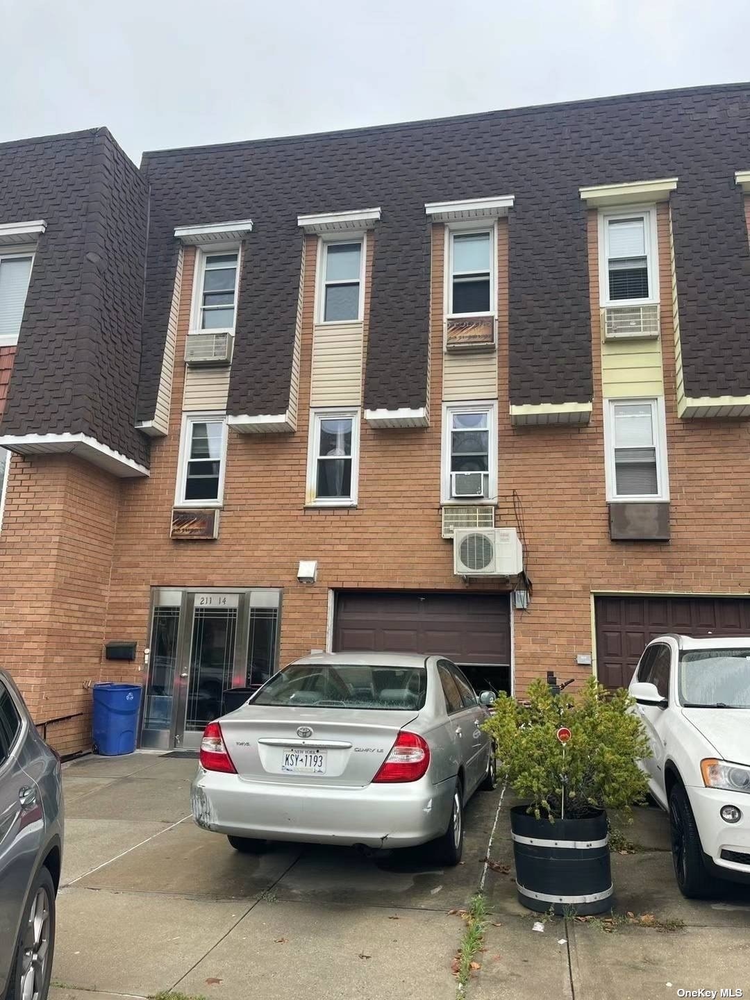 Rental Property at 21114 23rd Ave Ave 3, Bayside, Queens, NY - Bedrooms: 3 
Bathrooms: 2 
Rooms: 7  - $2,800 MO.