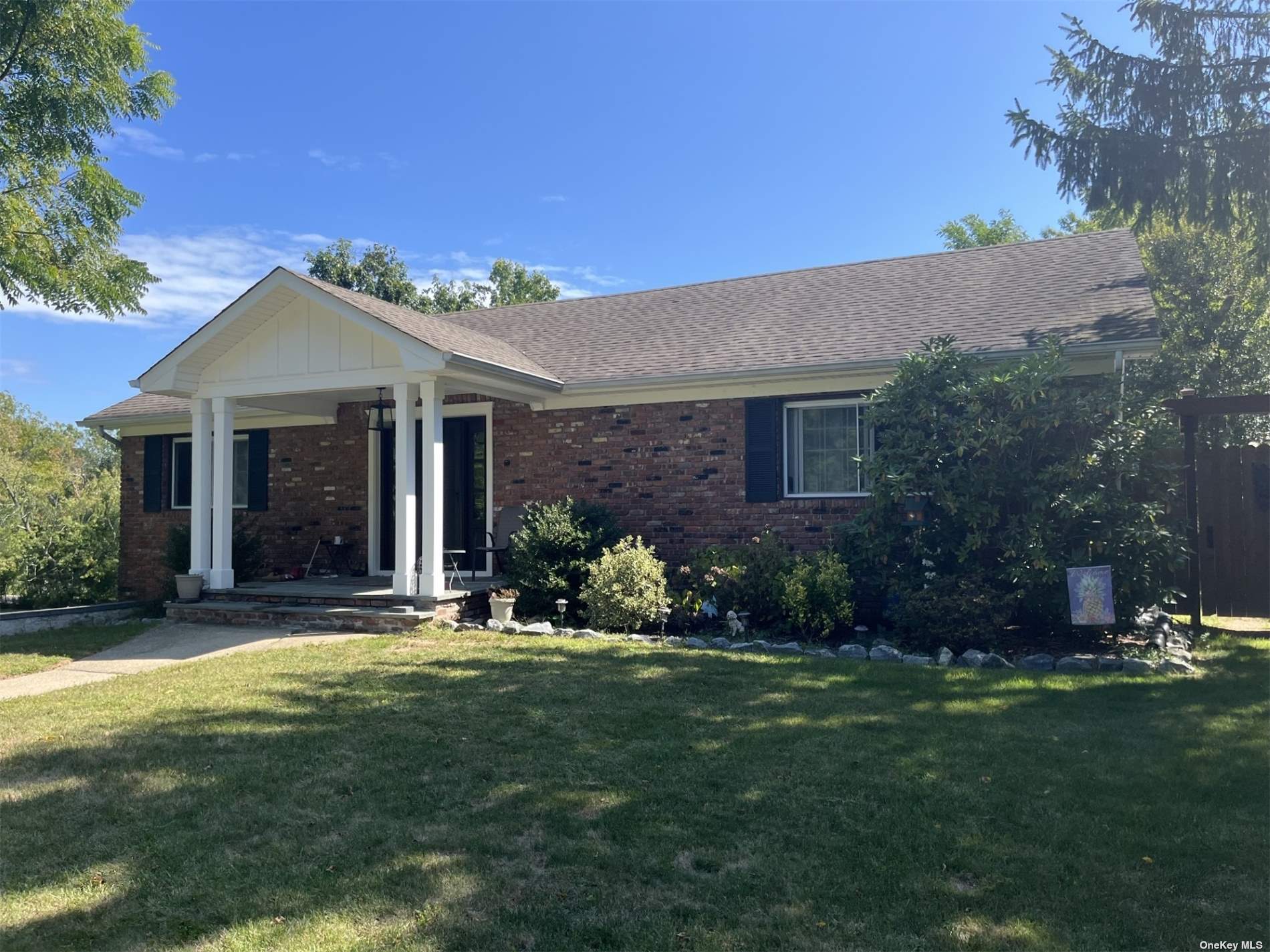 View Centerport, NY 11721 house