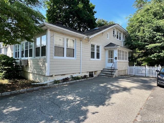 Rental Property at 625 Lorraine Street, Mamaroneck, New York - Bedrooms: 5 
Bathrooms: 2 
Rooms: 10  - $6,600 MO.