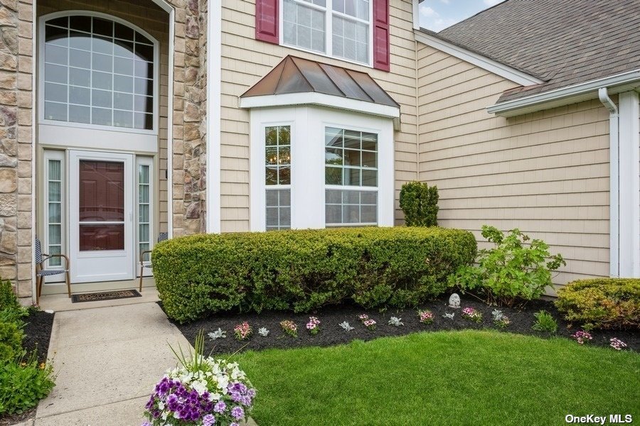 View Bayport, NY 11705 condo