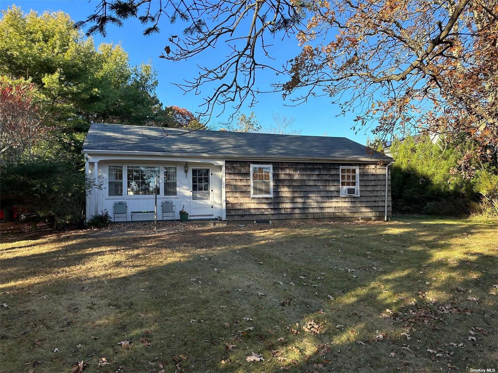 51 Middle Pond Road, Southampton, New York image 1