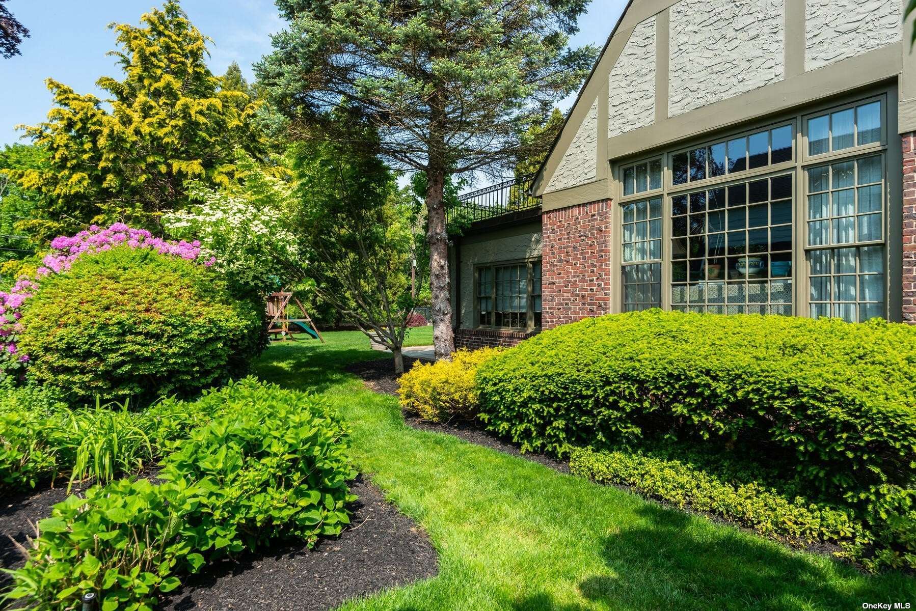 311 Woodland Drive, Brightwaters, New York image 3