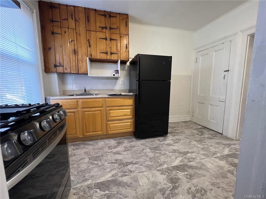 Rental Property at 24 S Eckar Street, Irvington, New York - Bedrooms: 3 
Bathrooms: 1 
Rooms: 5  - $3,400 MO.