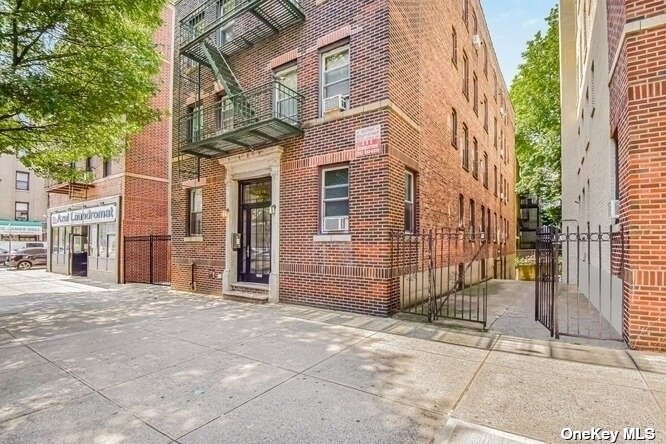 33-14 34th Ave
