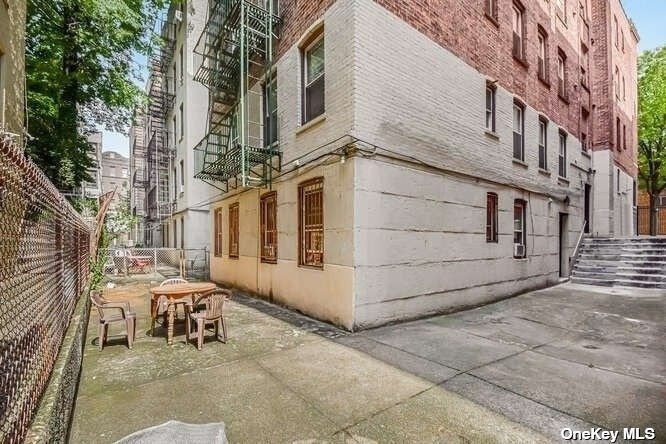 33-14 34th Ave