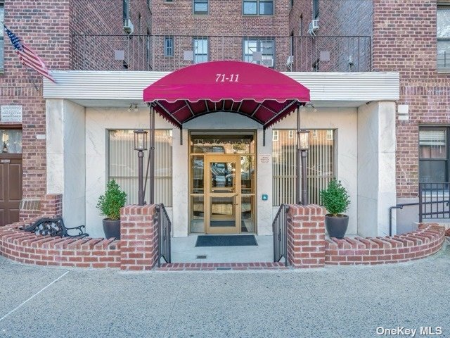 Property for Sale at Yellowstone Boulevard 5K, Forest Hills, Queens, NY - Bedrooms: 1 
Bathrooms: 1 
Rooms: 5  - $299,000