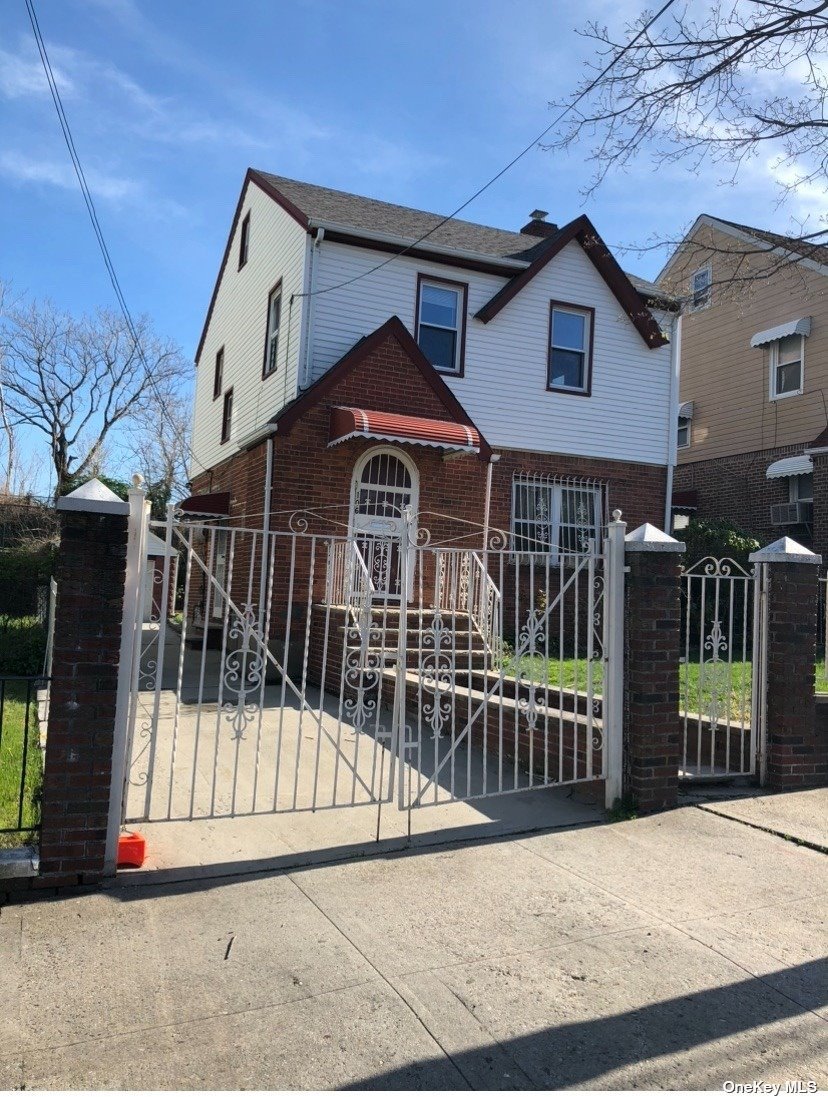 Property for Sale at 10610 32nd Avenue, East Elmhurst, Queens, NY - Bedrooms: 3 
Bathrooms: 2 
Rooms: 7  - $1,130,000