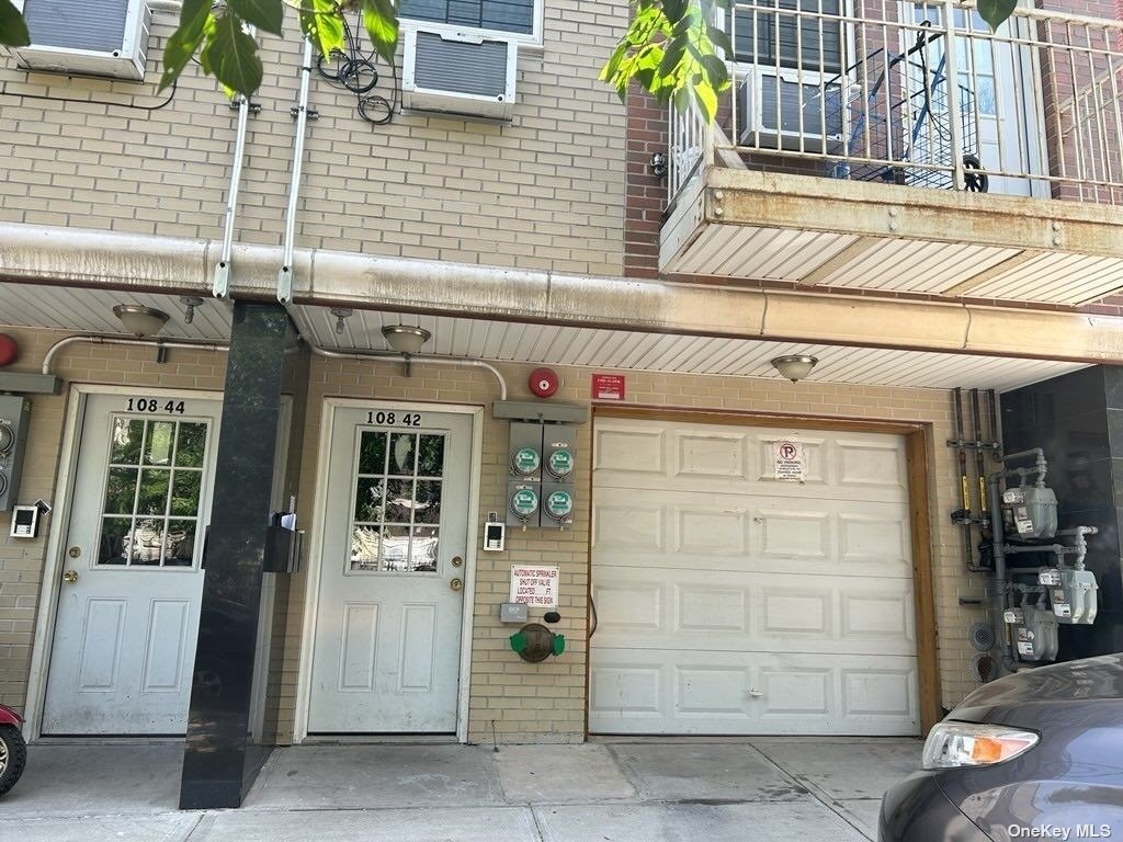 10842 41st Avenue, Corona, Queens, NY - 5 Bedrooms  
5 Bathrooms  
16 Rooms - 