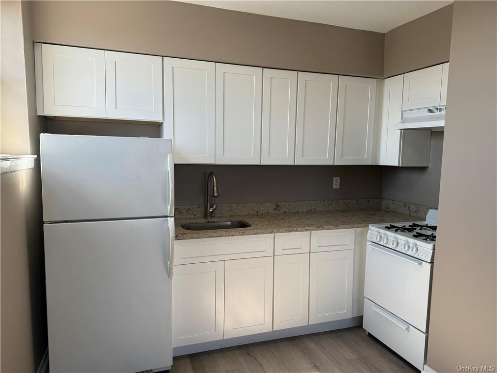 Property for Sale at 1725 Edison Avenue 5B, Bronx, New York - Bedrooms: 1 
Bathrooms: 1 
Rooms: 3  - $209,000