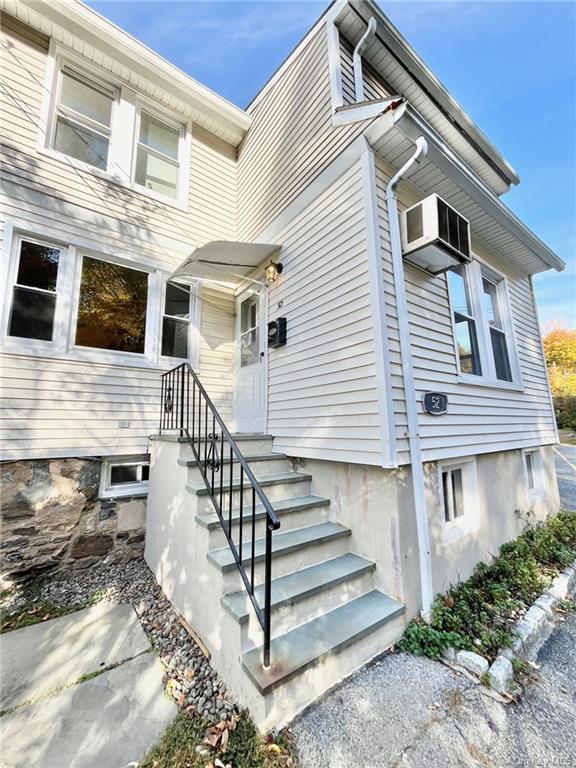 52 Stafford Street, Ossining, New York - 2 Bedrooms  
1 Bathrooms  
6 Rooms - 