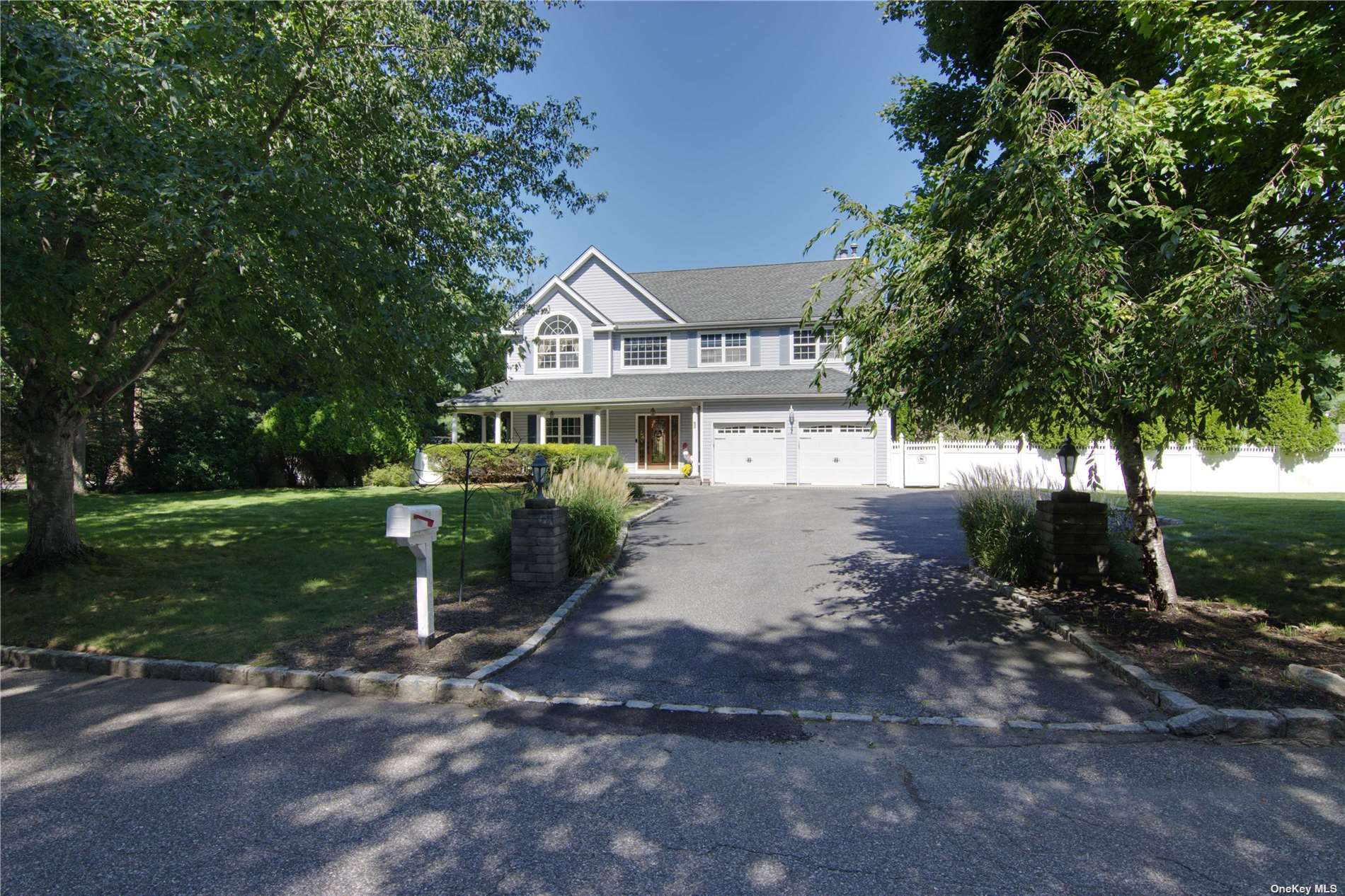 25 Whispering Woods Drive, Smithtown, New York image 2