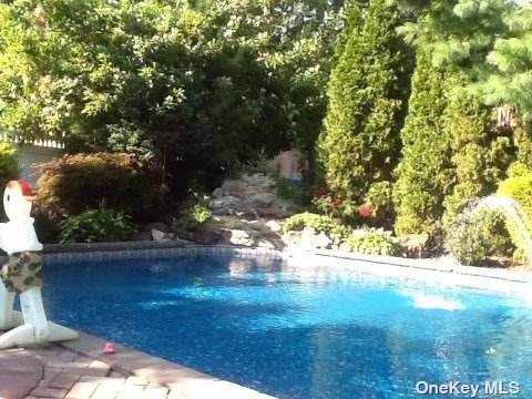 25 Whispering Woods Drive, Smithtown, New York image 32