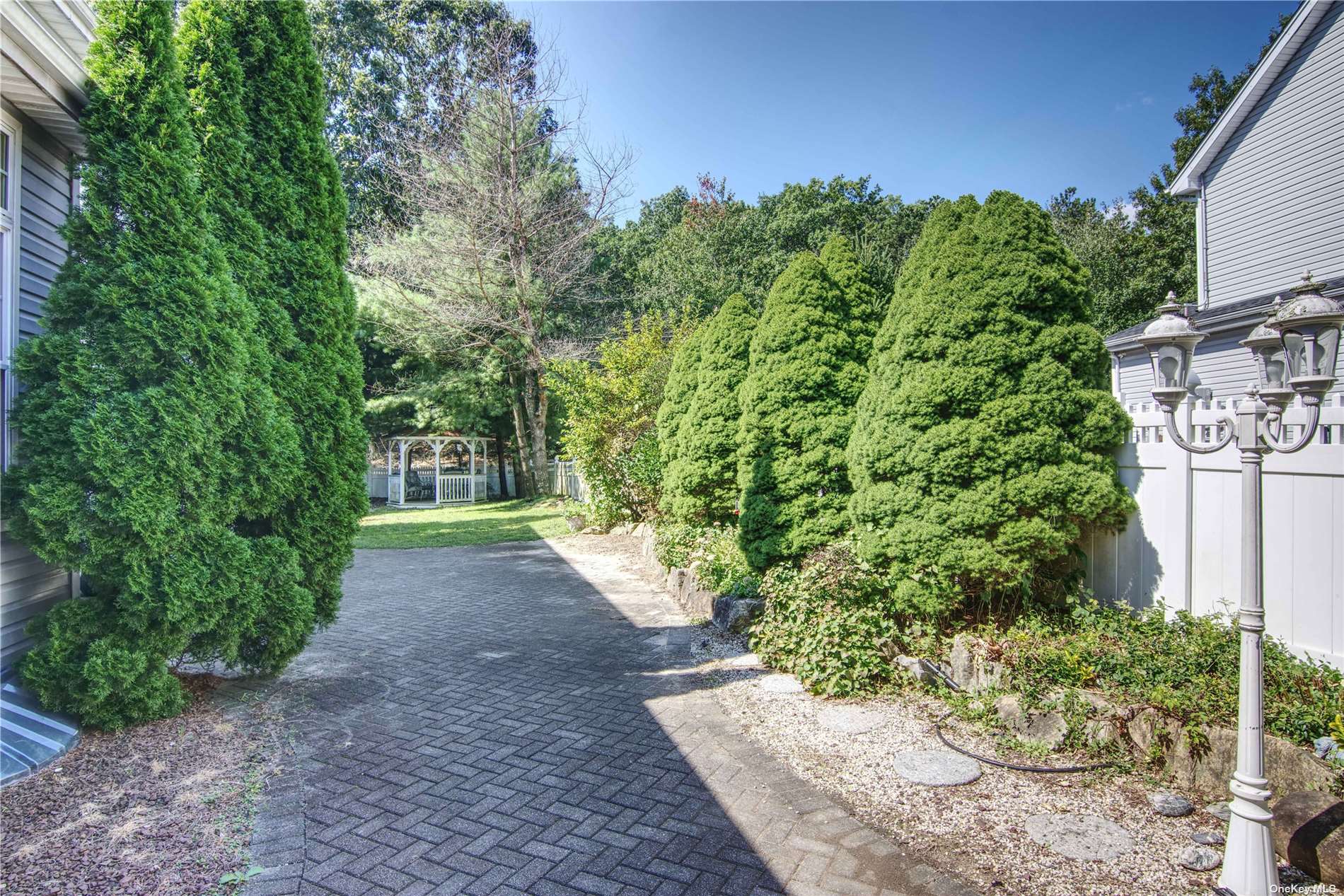 25 Whispering Woods Drive, Smithtown, New York image 30