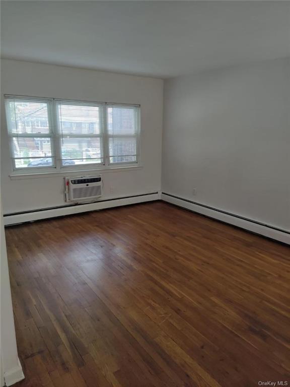 Rental Property at 982 Burke Avenue 1, Bronx, New York - Bedrooms: 3 
Bathrooms: 1 
Rooms: 6  - $2,950 MO.