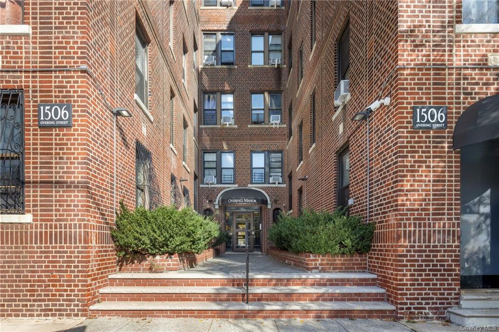 Overing Street 4C, Bronx, New York - 1 Bedrooms  
1 Bathrooms  
4 Rooms - 