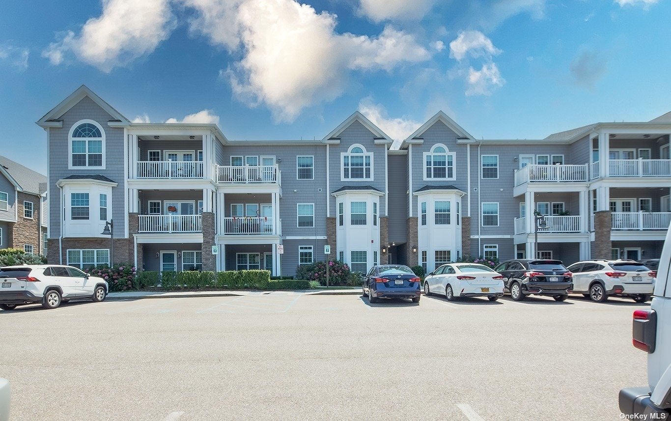 View Melville, NY 11747 condo