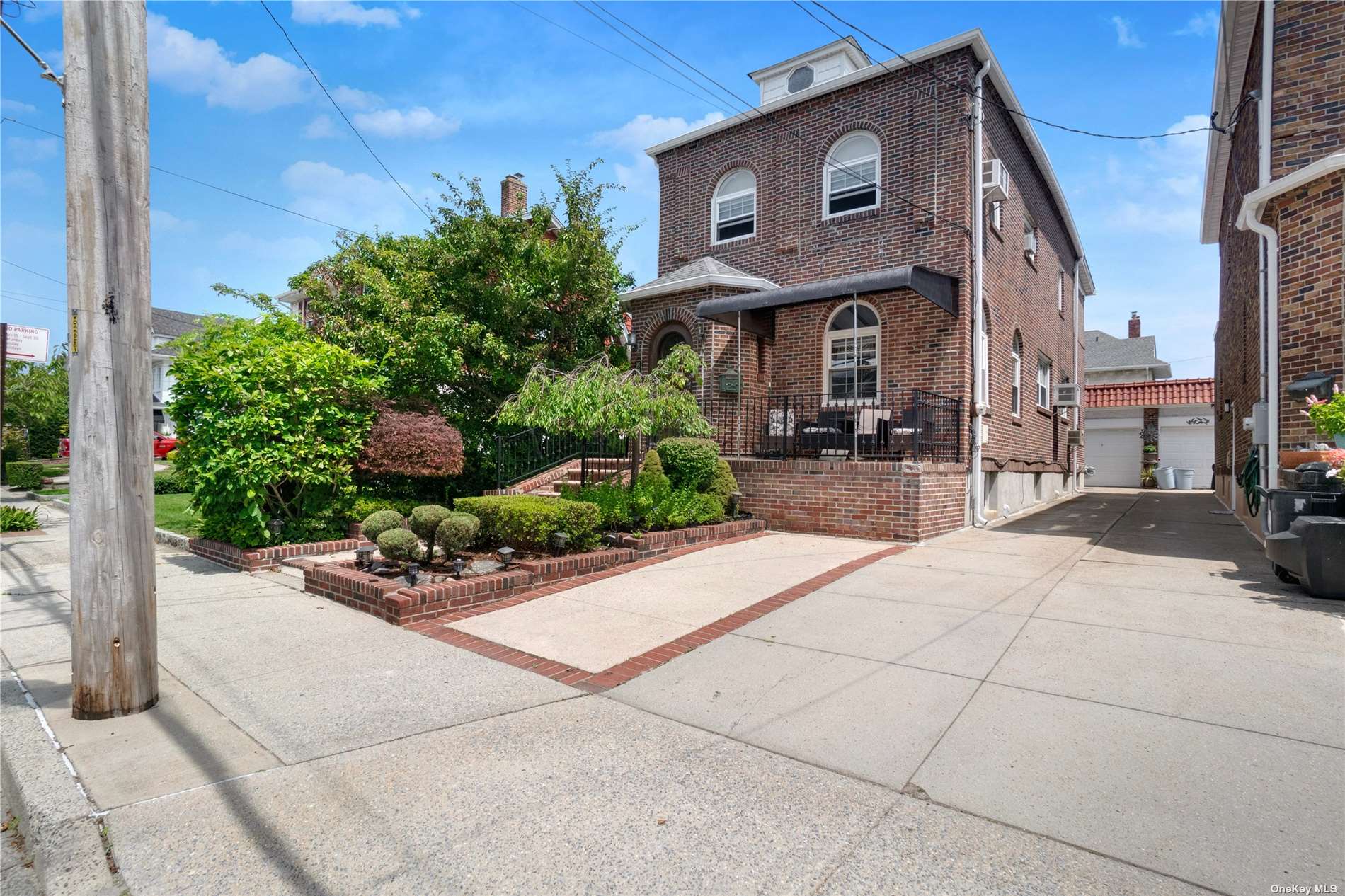 246 Beach 137th Street, Rockaway Park, Queens, NY - 3 Bedrooms  
3 Bathrooms  
8 Rooms - 