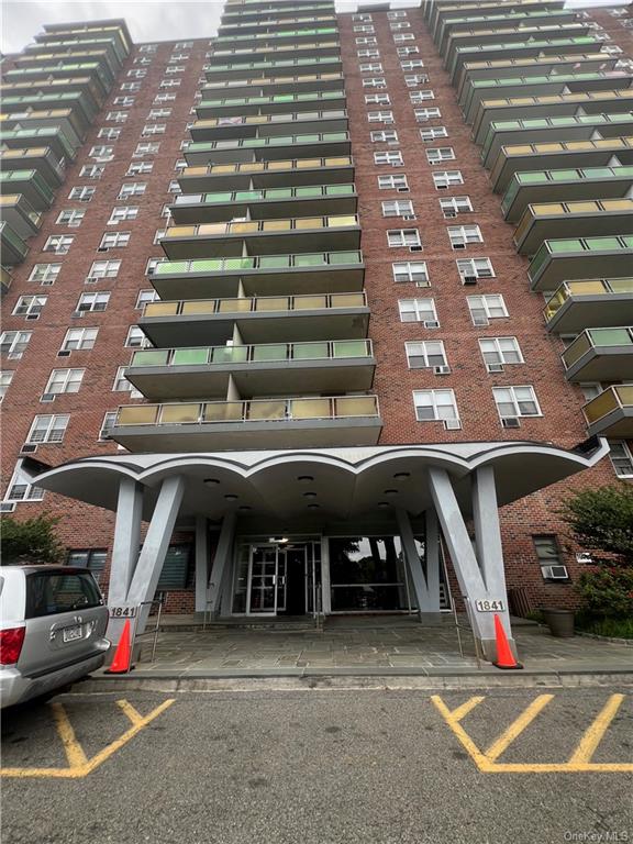 Property for Sale at 1841 Central Park Avenue 10A, Yonkers, New York - Bedrooms: 2 
Bathrooms: 2 
Rooms: 6  - $225,000