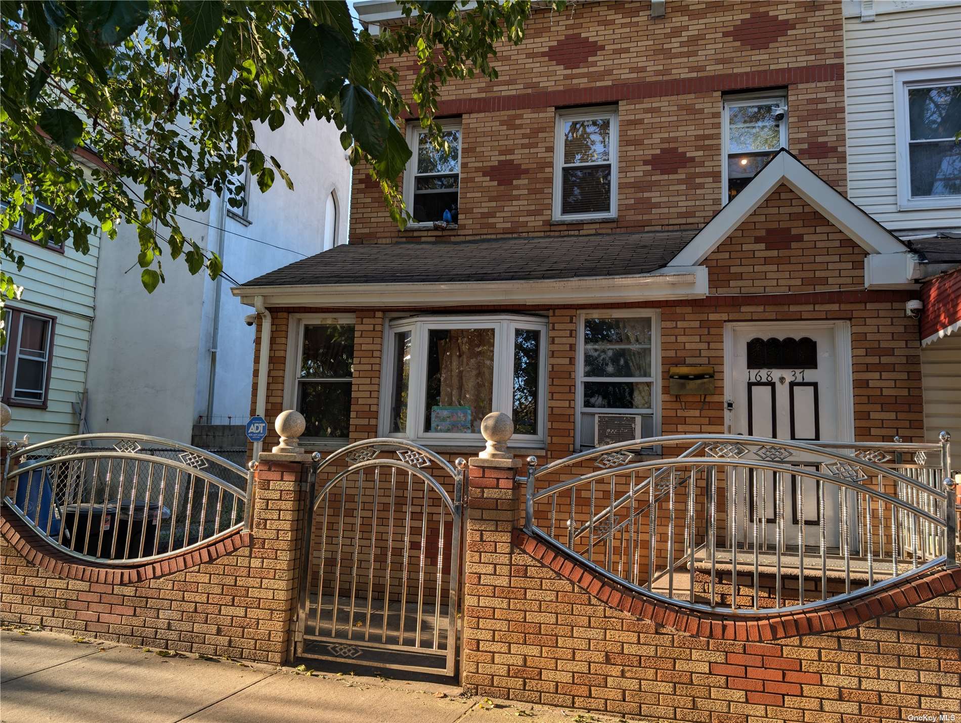 90th Avenue, Jamaica, Queens, NY - 6 Bedrooms  
3 Bathrooms  
12 Rooms - 