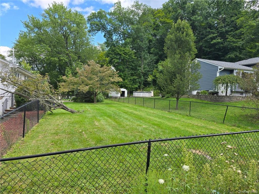 Photo 3 of 6 of 1 Merriewold Lane S house