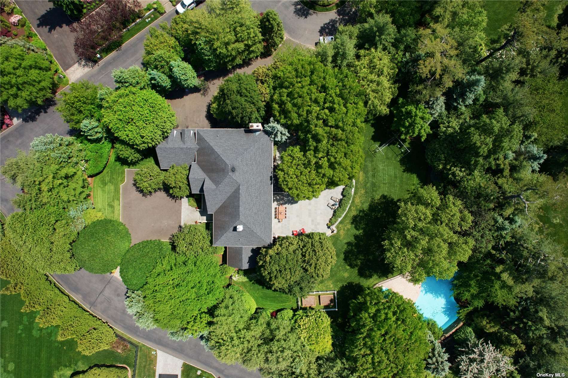 76 Stone Hill Drive, Manhasset, New York image 32