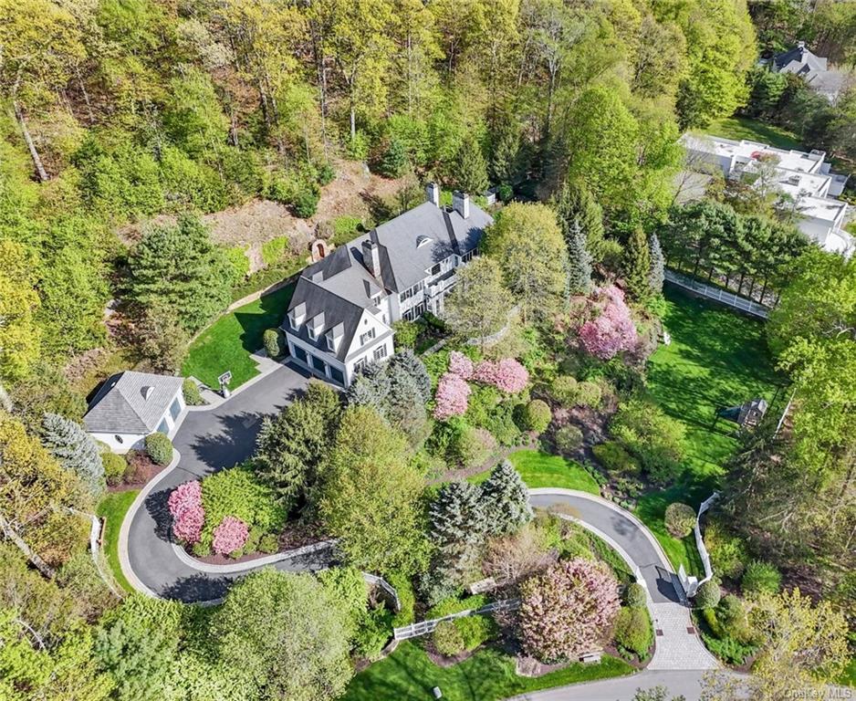 3 Sunrise Drive, Armonk, New York - 5 Bedrooms  
7.5 Bathrooms  
14 Rooms - 