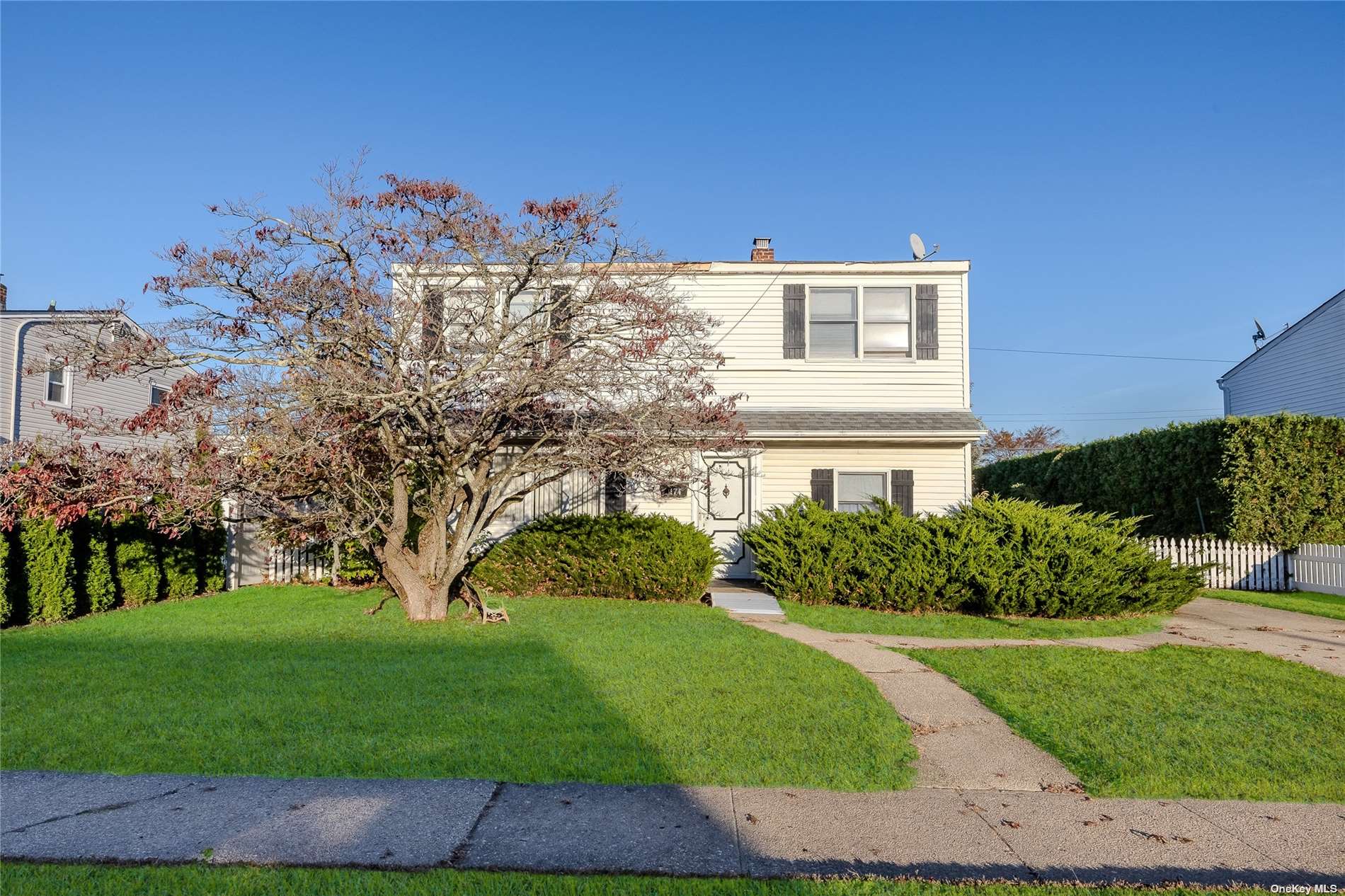 174 Swan Lane, Levittown, New York image 1